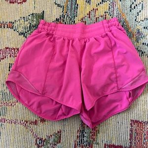 Sonic Pink Lululemon Hotty Hot Low-Rise Lined Short 4” Size 4